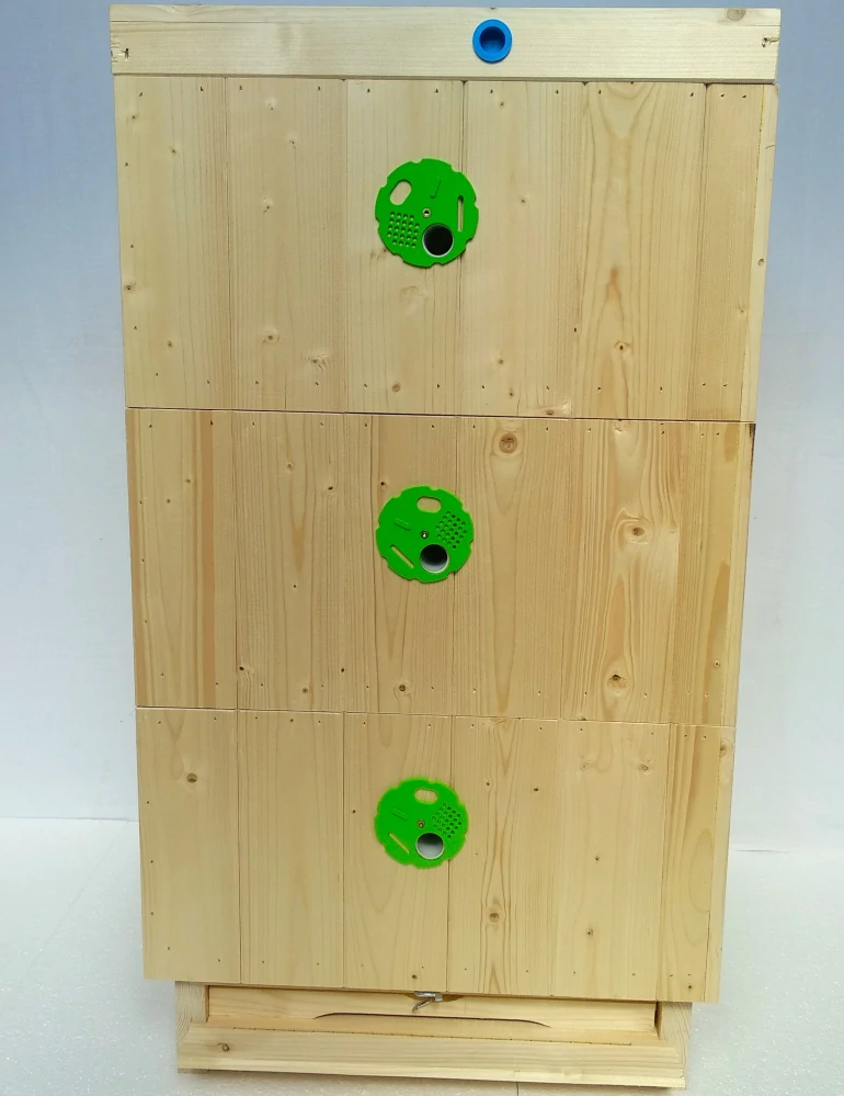 úl palubkový zateplení 3cm se třemi nástavky 39x30 vnitřním víkem a dnem varroa
