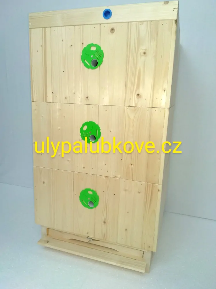úl palubkový zateplení 3cm se třemi nástavky Tachov a palubkovým víkem a dnem varroa