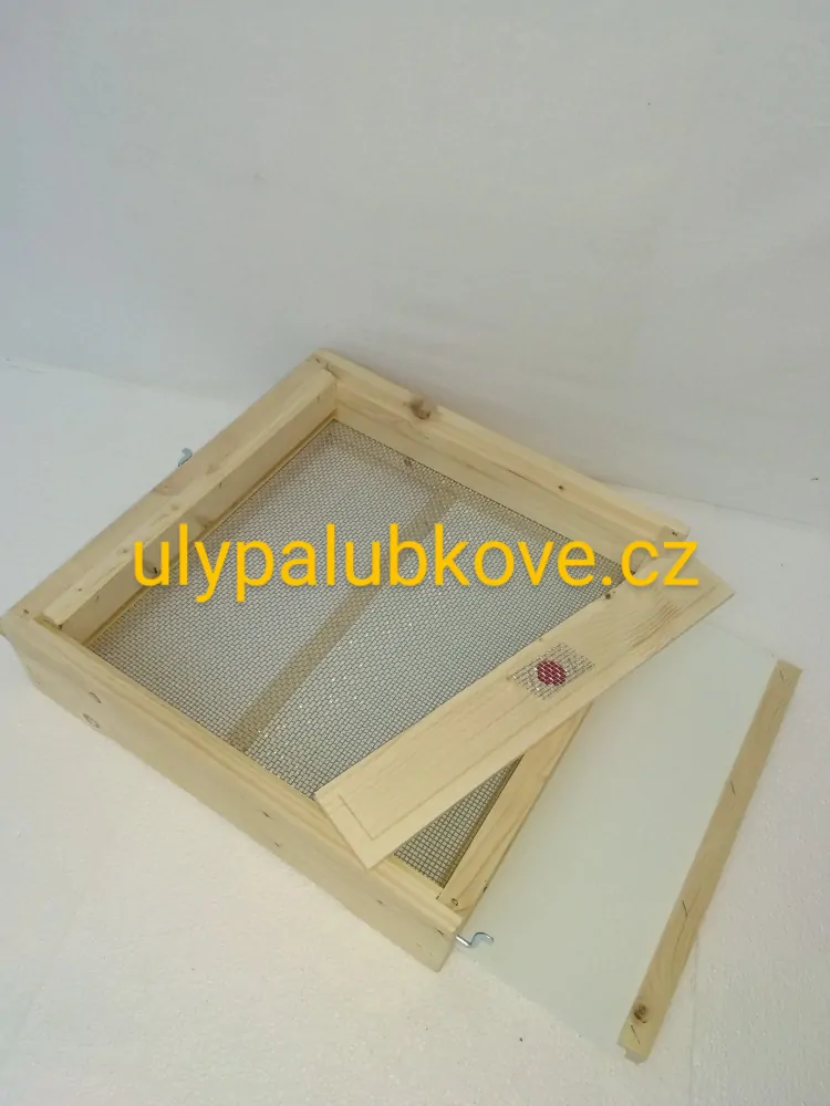 úl palubkový zateplení 2cm s jedním nástavkem 39x24 s vnitřním víkem a dnem varroa
