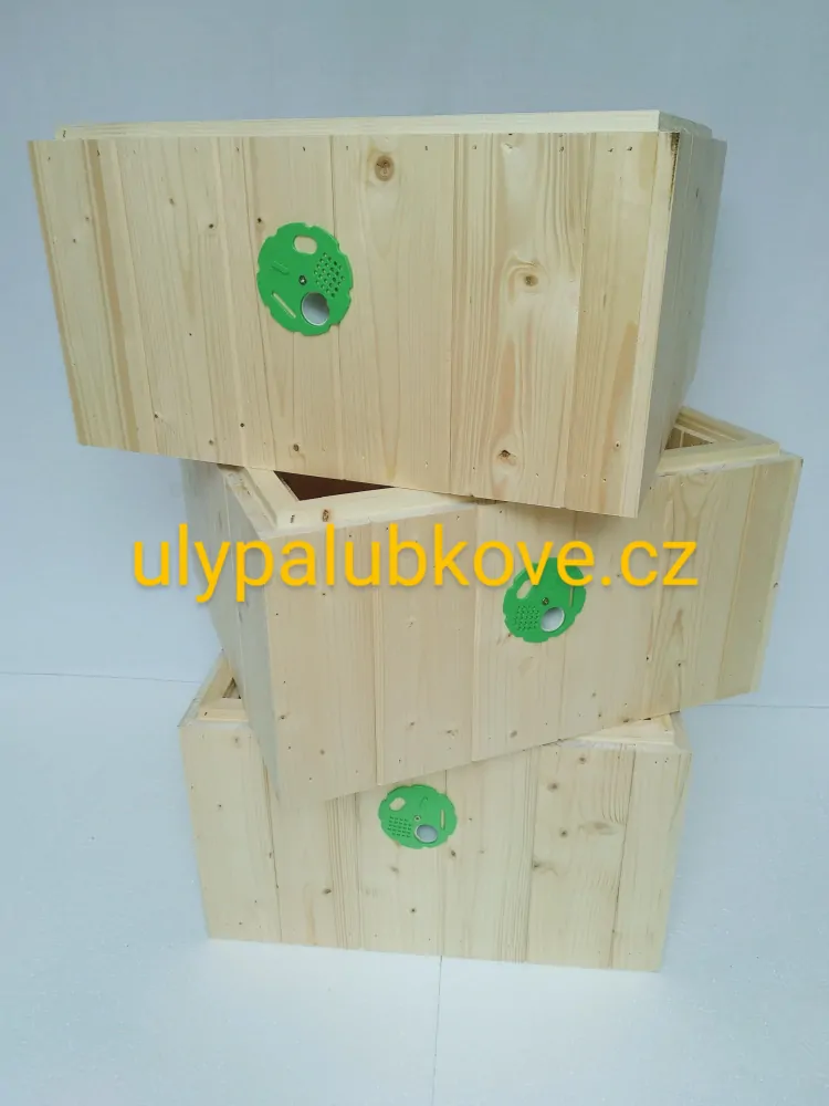 úl palubkový zateplení 3cm se třemi nástavky 39x24 palubkovým víkem a dnem varroa