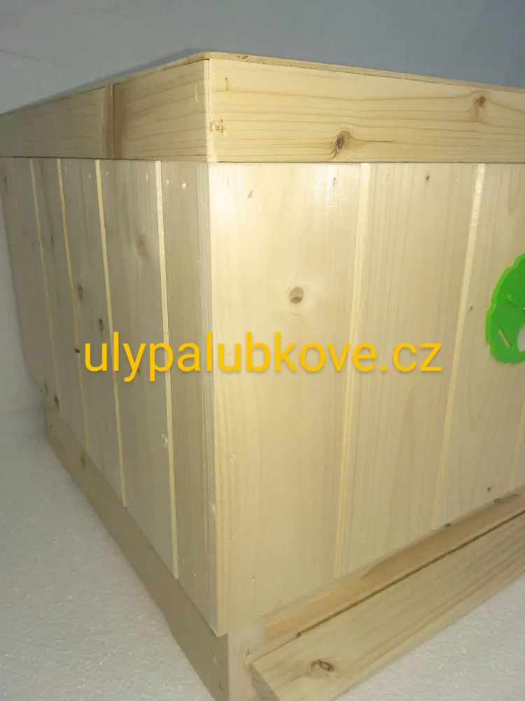 úl palubkový zateplení 2cm s jedním nástavkem 39x24 s vnitřním víkem a dnem varroa