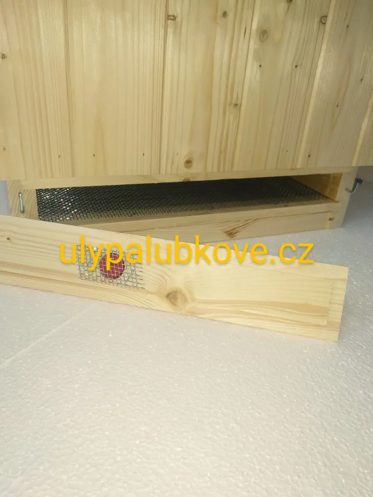 úl palubkový zateplení 2cm se třemi nástavky 39x17 s palubkovým víkem a dnem varroa