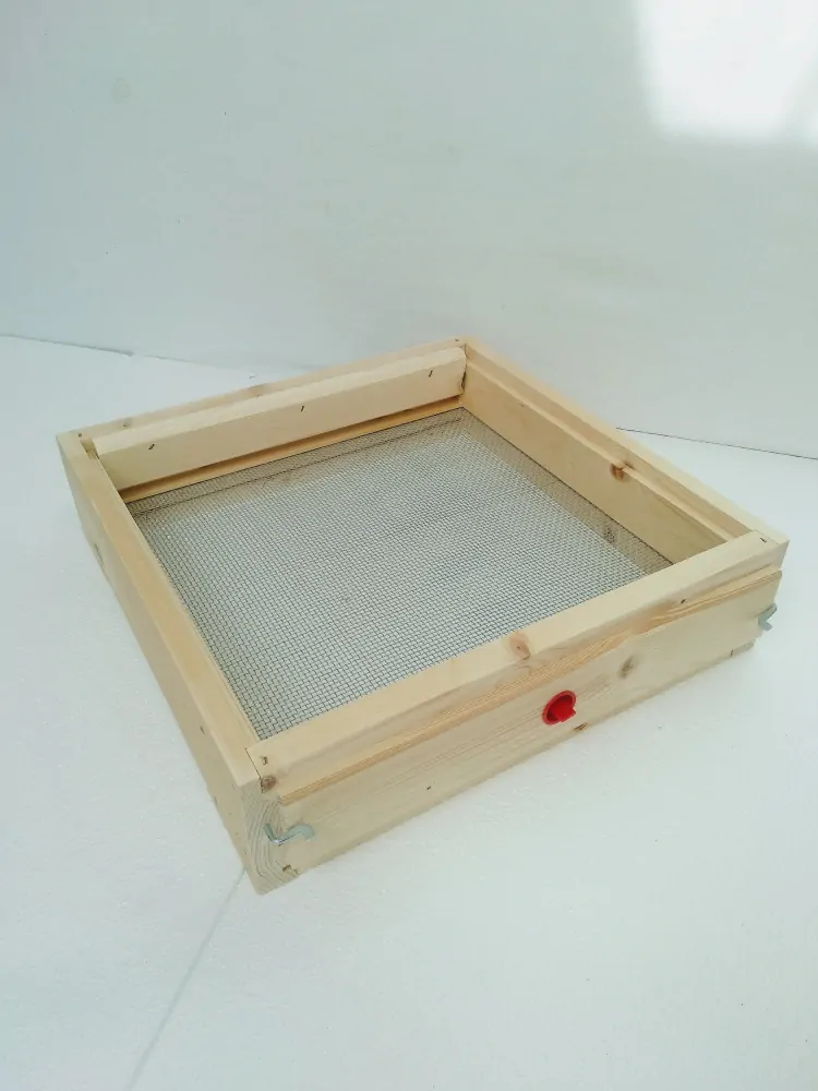 úl palubkový zateplení 2cm 39x27,5 se třemi nástavky a víkem palubkovým a dnem varroa