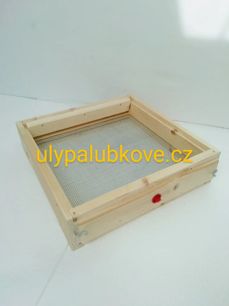 úl palubkový zateplení 3cm s varroa dnem, jedním nástavkem 39x24, vnitřním víkem