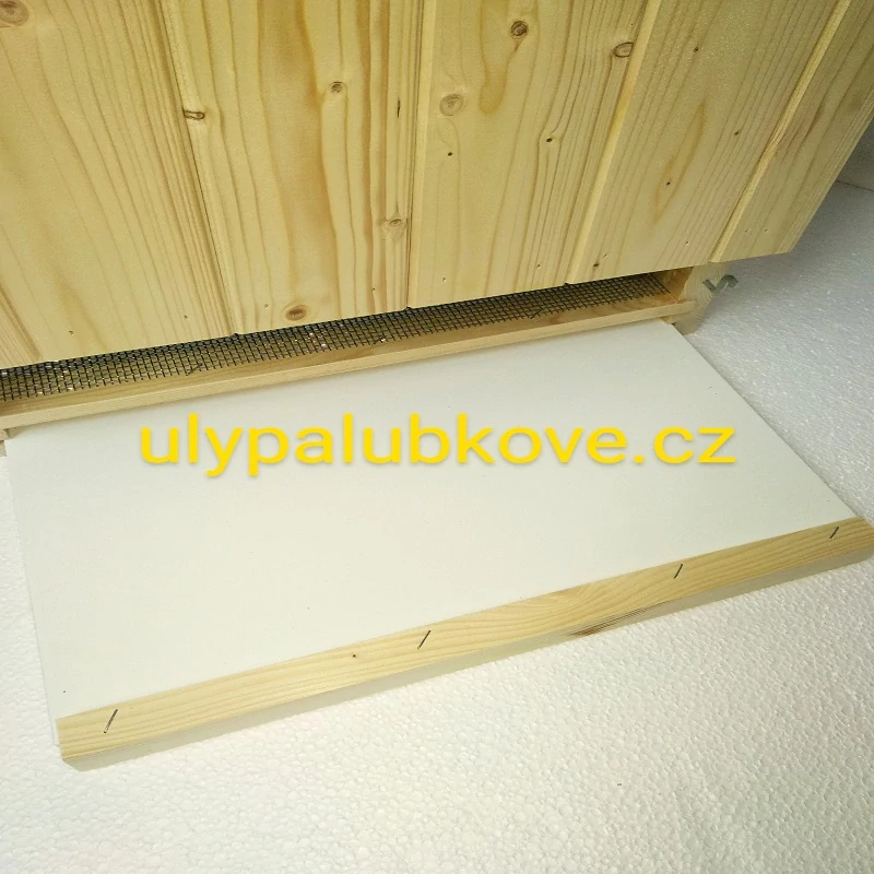 úl palubkový zateplení 2cm se třemi nástavky 39x24 palubkovým víkem a dnem varroa
