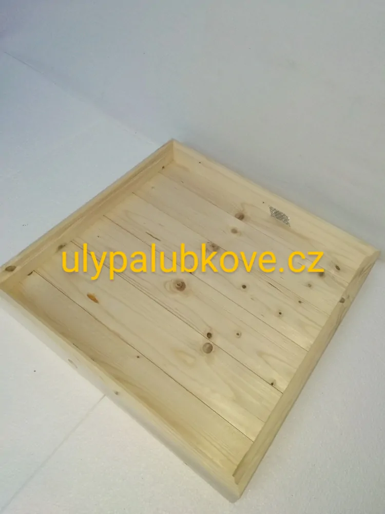 úl palubkový zateplení 2cm se třemi nástavky 39x17 s palubkovým víkem a dnem varroa