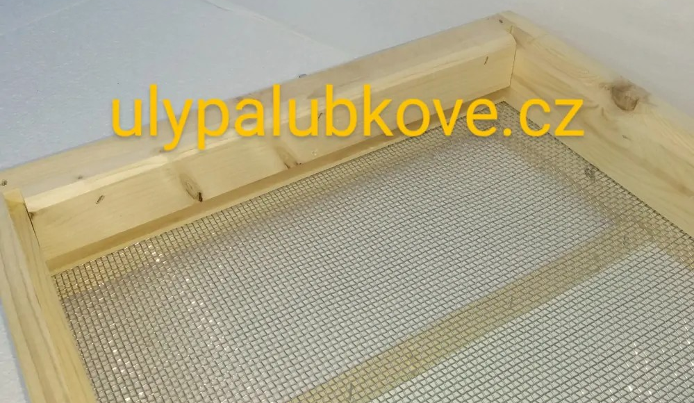 pletivo ve spodní části dna varroa 2cm